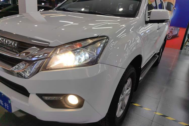 Used Isuzu mu-X 2015 2.5T Two-Wheel Drive Automatic Luxury Edition 7 Seats