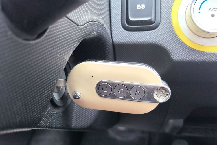 Used Wuling Hongguang MINIEV 2022 Macaron Premium Model – Lithium Iron Phosphate Vehicle Key