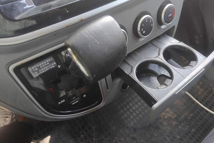 Used SAIC MAXUS Xintu V80 2019 2.5T Classic Model AMT Aoyuntong Long Wheelbase Mid-Roof 7-Seater
