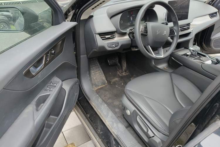 Used Hongqi E-QM5 2024 450km Range Commuter Version
