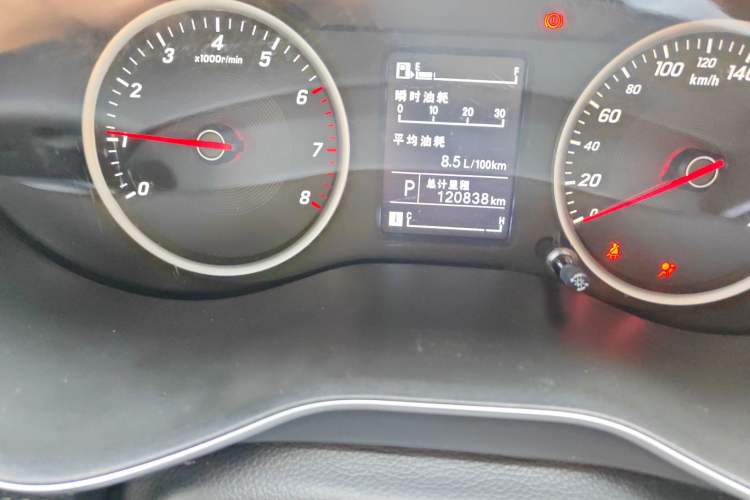 Used Baojun 730 2019 1.5T CVT Fashion Model 7 Seats China V Emission Standard Odometer Close Up