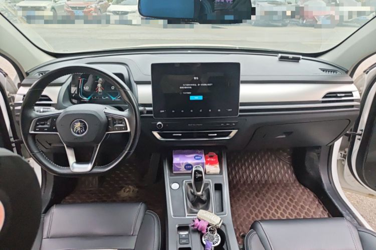 Used BYD Qin Pro 2018 1.5TI Automatic Smart Connect Fendong Model Center Console