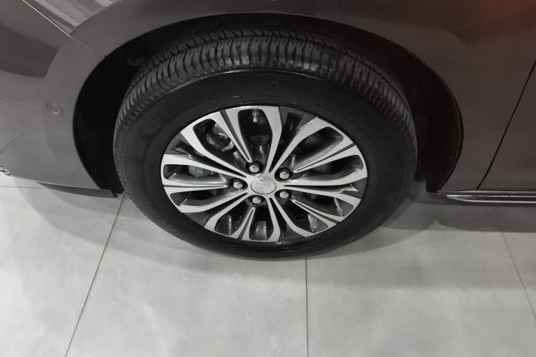 Used Buick GL8 2023 Land Business Class Smart Deluxe Model Left Front Wheel Hub