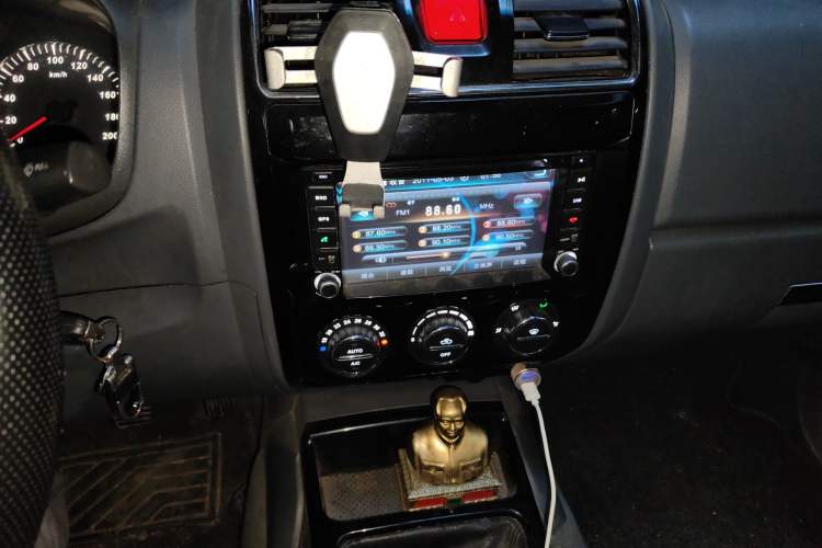 Used Great Wall Wingle 5 2013 2.8T European Version Two-Wheel Drive Elite Version Big Double-Cab GW2.8TC Audio And AC Panel