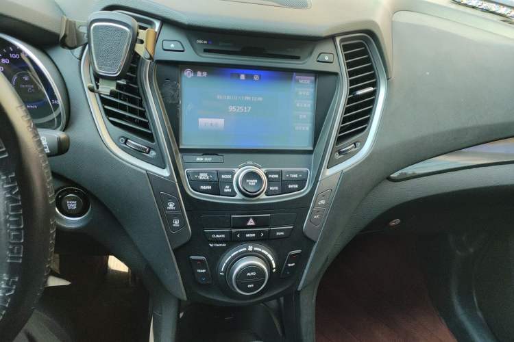 Used Hyundai Santa Fe 2013 Revised Version 2.4L Automatic All-Wheel Drive Smart Type
