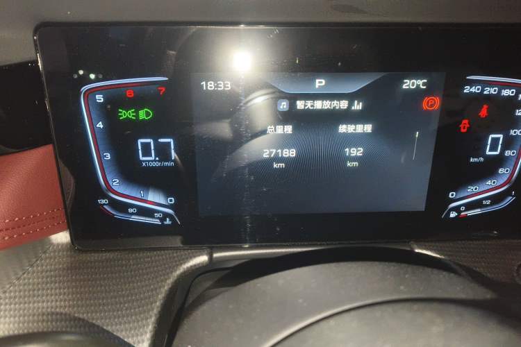 Used Hongqi H5 2024 1.5T DCT Smart Connect Flagship Edition Odometer Close Up
