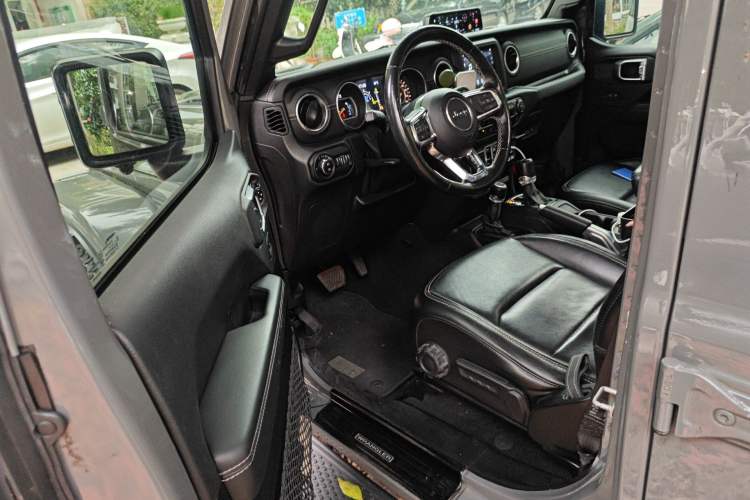 Used Jeep Wrangler 2019 2.0T Sahara Four-Door Version China VI Emission Standard Driver Seat