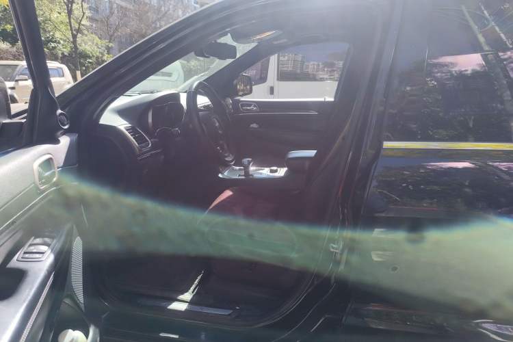 Used Jeep Grand Cherokee 2015 3.0TD Diesel Elite Navigation Edition Driver Seat