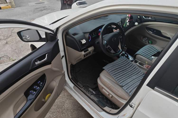 Used BYD Surui 2012 1.5TID Automatic Flagship Version Driver Seat