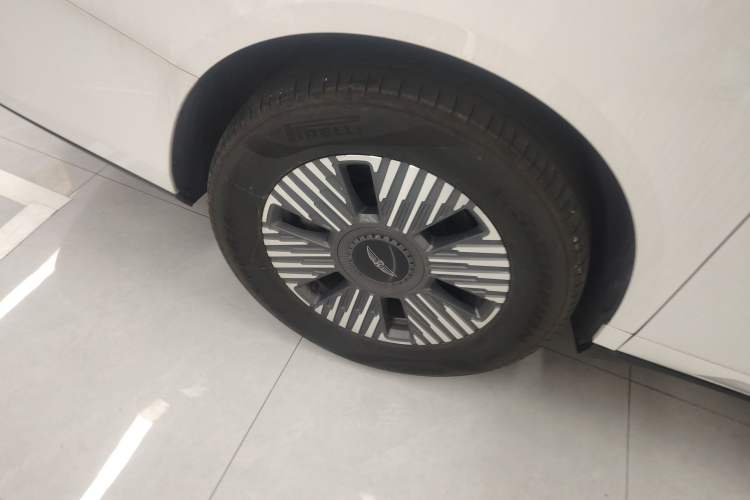 Used Geely Galaxy LEVC L380 2024 140-Degree 6-Seater All-Wheel-Drive Ultra