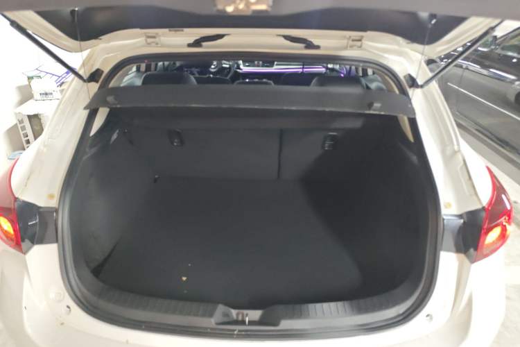 Used Mazda 3 Axela 2017 Hatchback 1.5L Automatic Comfort Model Emission Standard China V
