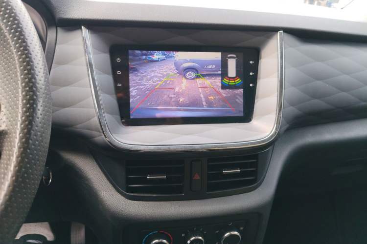 Used Jinbei Gold Hiace 2021 2.0L Passenger Van Travel Lion 7-Seater Audio And AC Panel