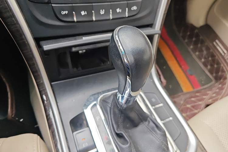 Used CHANGAN Raeton 2014 1.8T Automatic Elite Anniversary Edition China V Standard Gear Lever