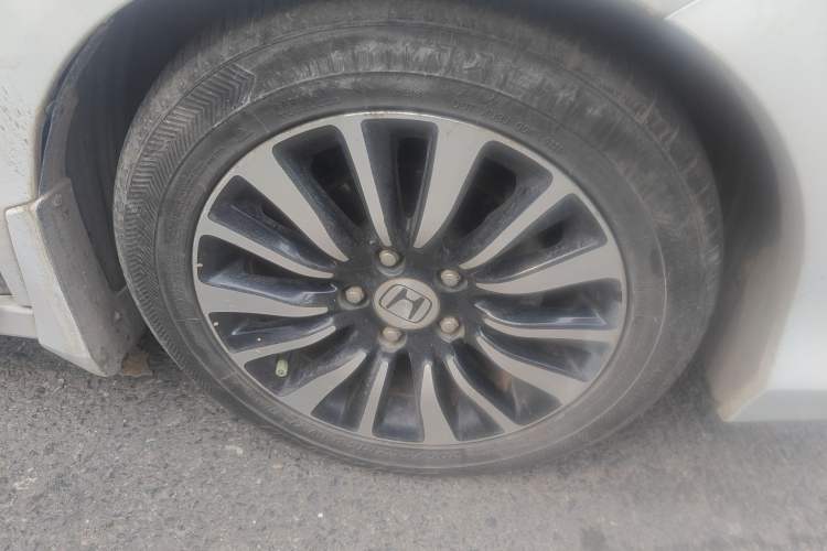 Used Honda Crider 2015 1.8L automatic comfort version Right Front Wheel Hub