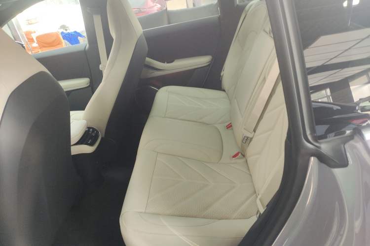 Used Nio ET5T 2025 75 kWh Touring Interior 4