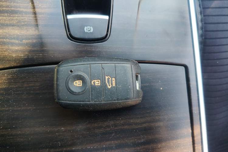 Used Land X7 2015 2.0T Panoramic Prestige Edition
