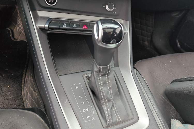 Used Audi Q3 2022 35 TFSI Fashion Dynamic Model Gear Lever