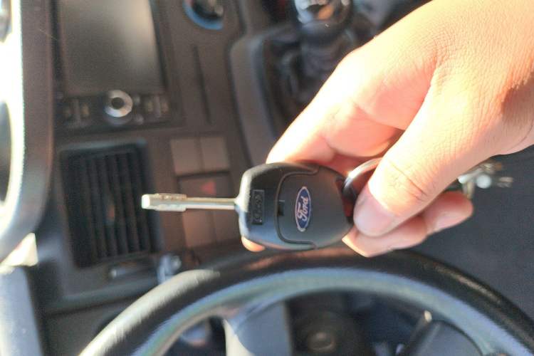 Used Ford Transit Custom 2009 2.4T Diesel Standard Version Short Wheelbase Mid-Roof China Stage III