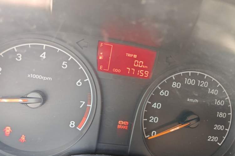 Used Hyundai Verna (older generation) 2014 1.4L Manual Smart GLS Trim Odometer Close Up