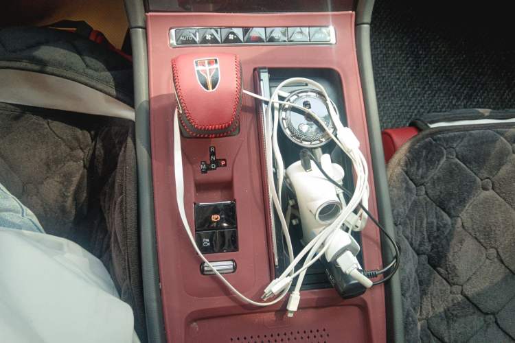 Used Hongqi H6 2024 2.0T ZhiMei Edition Gear Lever