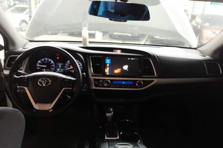 Used Toyota Highlander 2017 2.0T Four-Wheel Drive Luxury Edition 7 Seats Center Console