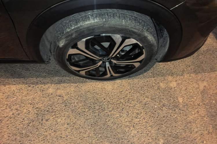 Used Citroen C5 X 2021 1.6T Impressive Edition Right Front Wheel Hub