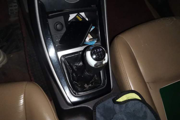 Used Hyundai Elantra (5th Generation / Langdong) 2012 1.8L Manual Luxury Version
