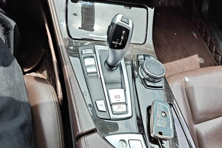 Used BMW 5 Series 2014 528Li Leading Model