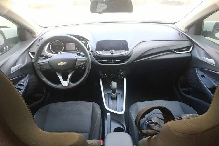 Used Chevrolet Cavalier 2022 325T Automatic Enjoyment Edition Center Console