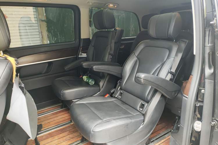 Used Mercedes-Benz V-Class 2021 V 260 Avantgarde Edition Left Rear Seat