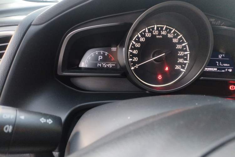 Used Mazda 3 Axela 2017 Sedan 1.5L Automatic Comfort Model Emission Standard China V Odometer Close Up