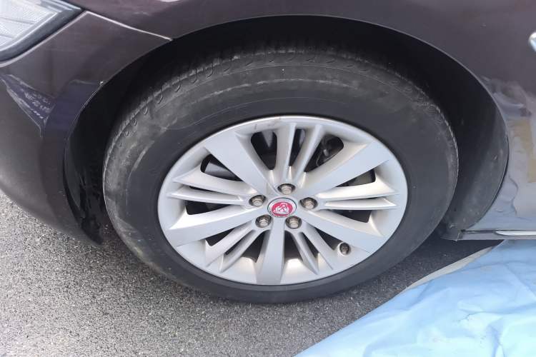 Used Jaguar XFL 2020 XFL 2.0T P200 Two-Wheel-Drive Windflower Edition Left Front Wheel Hub