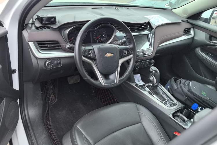 Used Chevrolet Malibu 2018 530T Automatic Luxury Edition Center Console