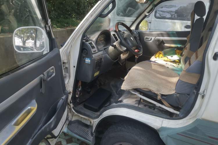 Used Foton Scenic 2011 2.0L Express Standard Short-Wheelbase Low-Roof 491EQ4A Driver Seat