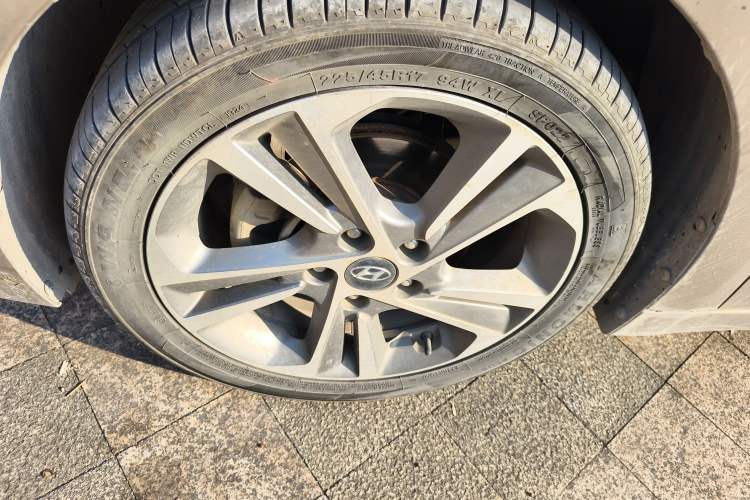 Used Hyundai Elantra (6th Generation / Lingdong) 2016 1.6L Automatic ZhiXuan – Elite Version Left Front Wheel Hub