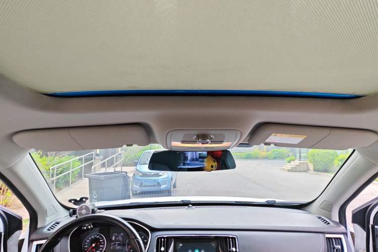 Used Roewe RX5 2016 20T Two-Wheel Drive Automatic Internet Smart Edition Headliner