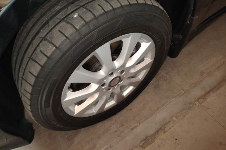 Used Mercedes-Benz R-Class 2017 R 320 4MATIC Business Edition Prestige Model Left Front Wheel Hub