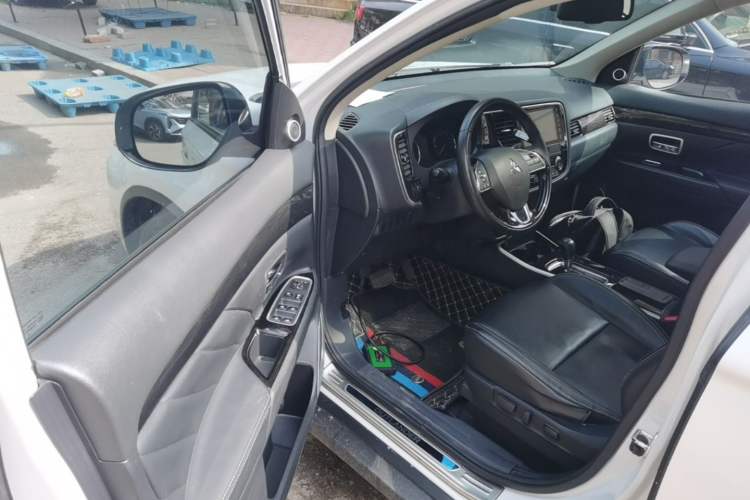 Used Mitsubishi Outlander 2020 2.0L Two-Wheel Drive Enjoyment Version 5 Seats