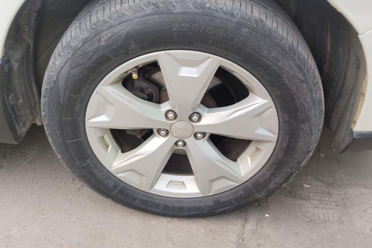 Used Subaru Forester 2013 2.5i Automatic Luxury Edition Right Front Wheel Hub