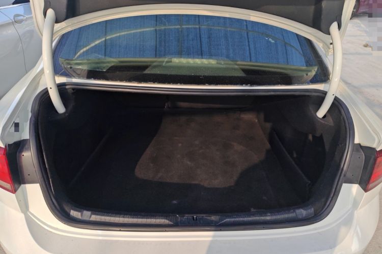 Used Volkswagen Lamando 2015 330TSI DSG Comfort Edition Trunk