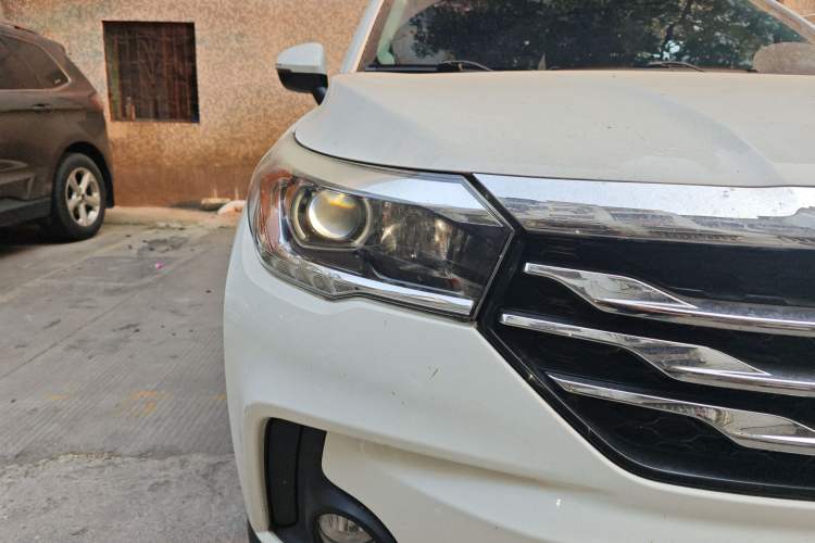 Used GAC Trumpchi GS4 2017 200T Manual Two-Wheel Drive Elite Edition Right Front Headlight