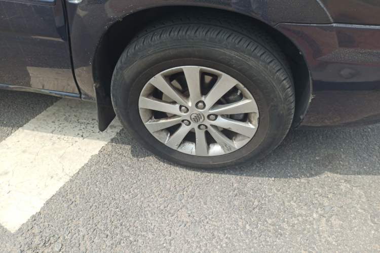 Used Buick GL8 2011 2.4L LT Executive Edition Right Front Wheel Hub