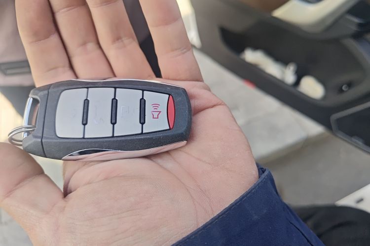 Used Haval H9 2016 2.0T Four-Wheel Drive Luxury 7-Seater Interior 1