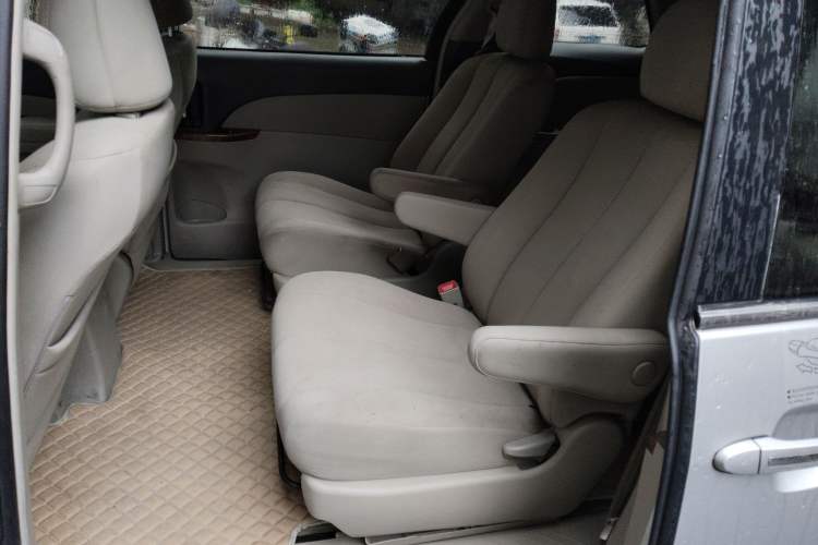Used BYD M6 2013 2.0L Manual Comfort Edition
