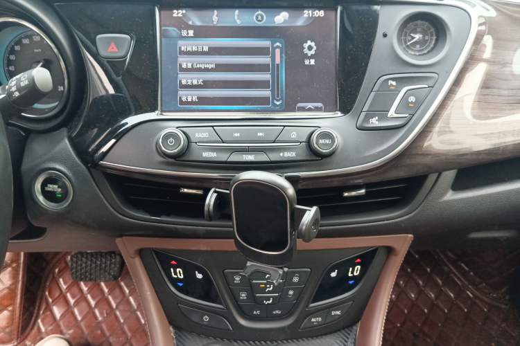 Used Buick Envision 2017 20T Two-Wheel Drive Luxury Model Audio And AC Panel