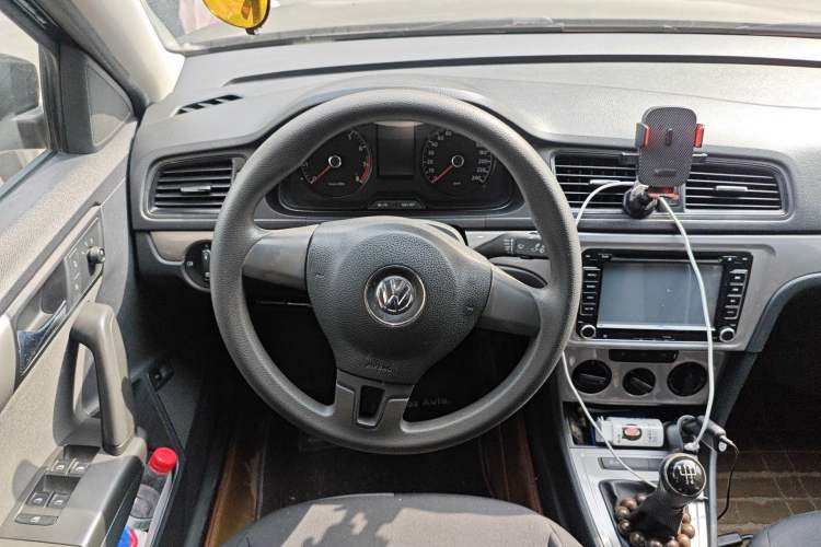 Used Volkswagen Lavida 2013 Revised Classic 1.6L Manual Fashion Edition Steering Wheel