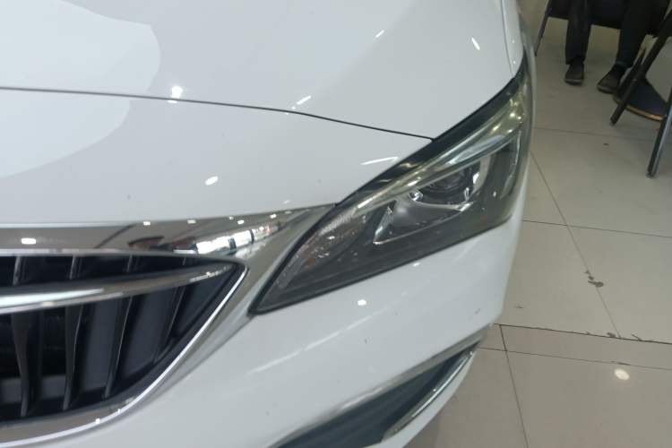 Used Buick Verano 2017 Sedan 15S Automatic Leading Model Left Front Headlight