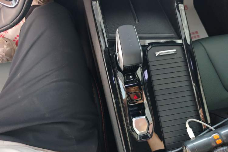 Used Geely Auto Emgrand X7 Sport 2024 1.5TD Smart Connect+ Gear Lever