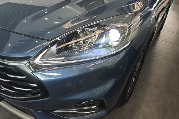 Used Ford Escape 2020 EcoBoost 245 Two-Wheel-Drive Titanium Edition Left Front Headlight