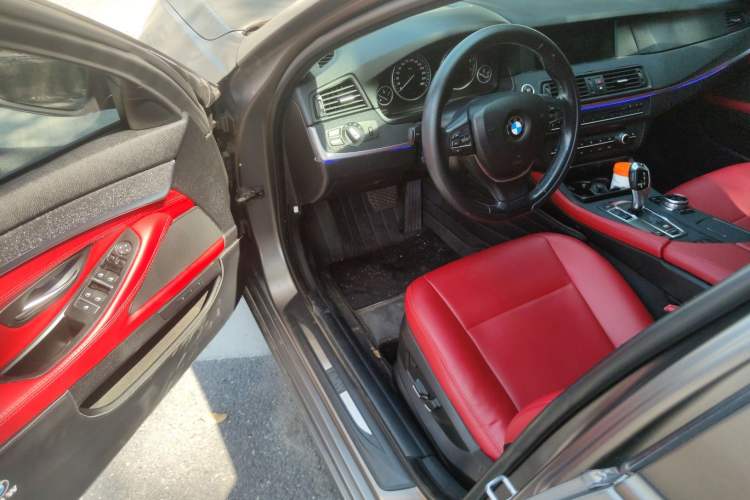Used BMW 5 Series 2013 525Li Leading Model
